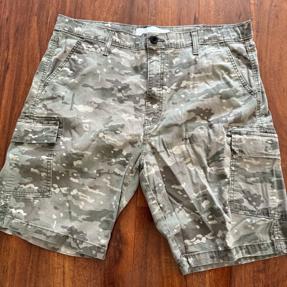 Levi’s Signature Men’s size 40 Camo Cargo Shorts Ripstop Hiking Tactical Outdoor